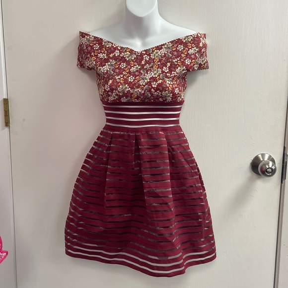 Dresses & Skirts - Women’s Red Floral Stripe Off the Shoulder Mini Dress (5093)